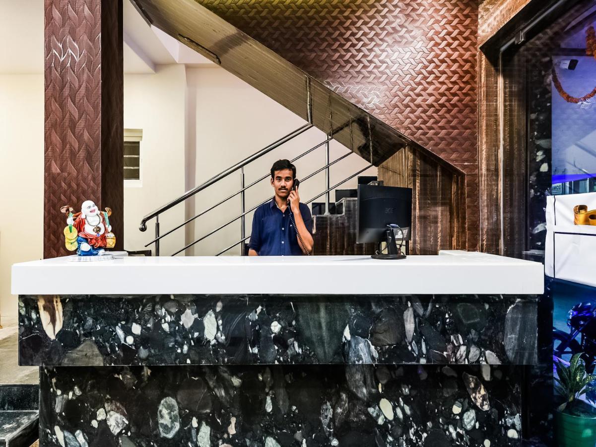 The Elite Inn Visakhapatnam Buitenkant foto
