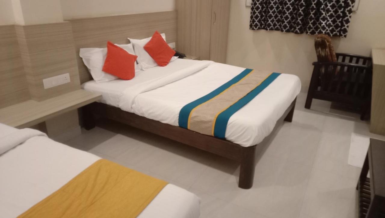 The Elite Inn Visakhapatnam Buitenkant foto
